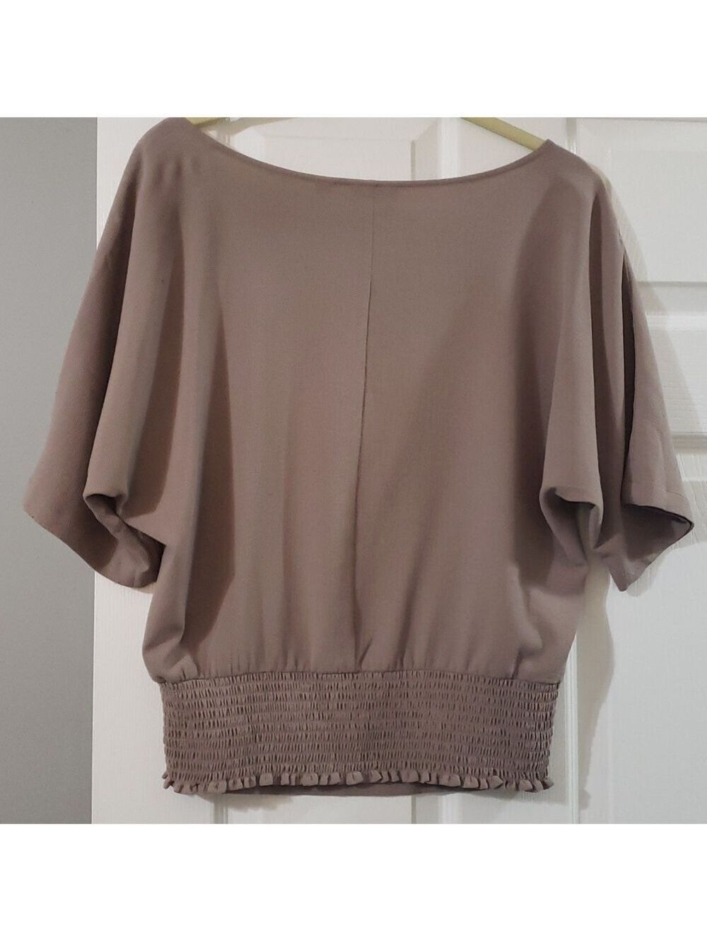 Tan blouse - Picture 5 of 7